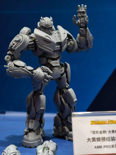 AMK PRO Bumblebee Movie Cybertronian Bumblebee 02.jpg