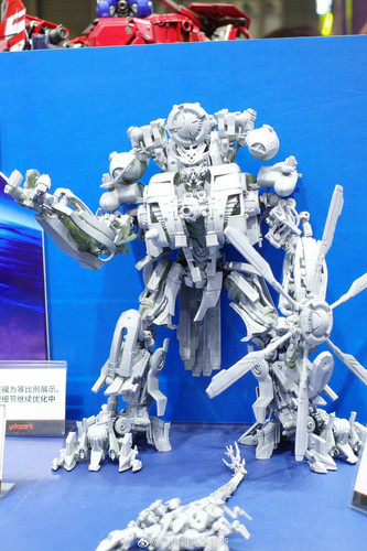 AMK PRO Transformers 2007 Blackout 02.jpg