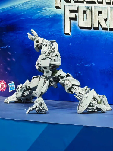 AMK PRO Transformers 2007 Jazz 01.jpg