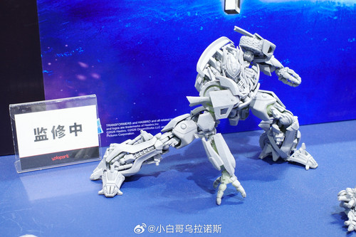 AMK PRO Transformers 2007 Jazz 02.jpg