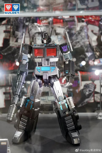 Auldey Alpha Action Mega AAM G1 Nemesis Prime 01.jpg