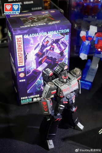 Auldey Alpha Action Comics AAC Gladiator Megatron 01.jpg