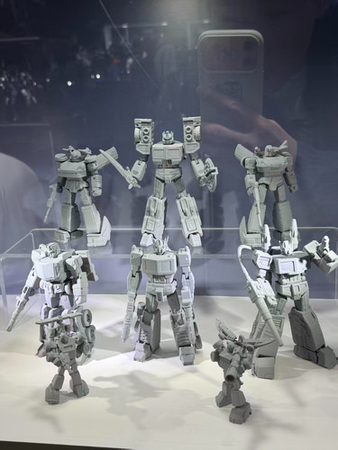 Auldey Alpha Action Elite AAE The Battle Convoy 02.jpg