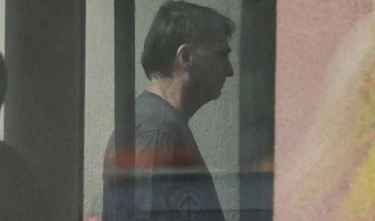 Preso por tentativa de golpe, Bolsonaro volta a trocar tornozeleira eletrônica em Brasília