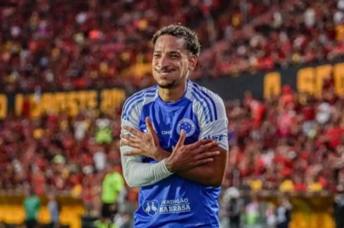 Matheus Pereira critica árbitro após expulsão que mudou o clássico e agrava crise no Cruzeiro