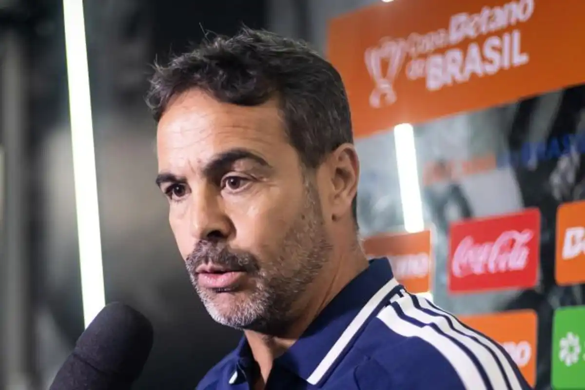 Artur Jorge explica 'Ataque Sub-20' e banco de R$ 239 mi contra o Atlético