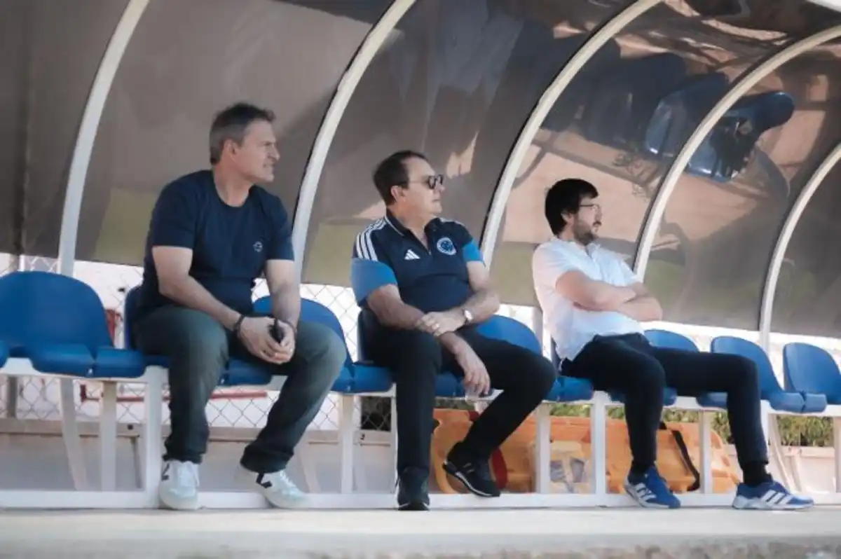 Diretoria cobra elenco e comissão técnica no CT após eliminações