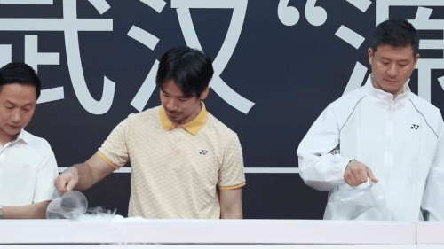 0062BoZOgy1icj5zq8v3jg30zk0k0e89.gif