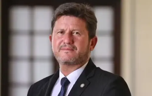 TRE barra Marcos Müller por "rachadinha" com base em relatório que citava Flávio Bolsonaro