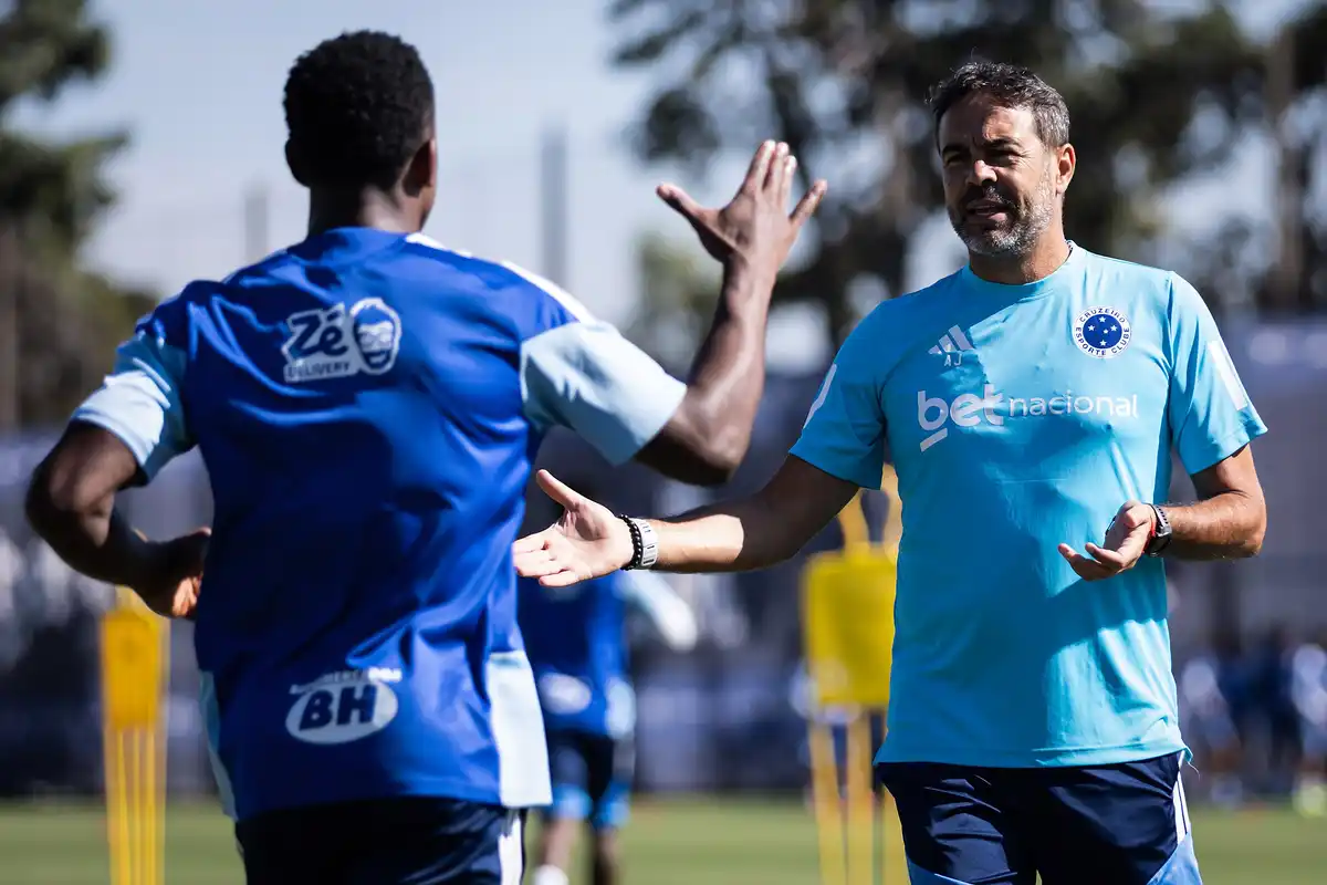 Em busca do G-4, Cruzeiro enfrenta o Flamengo com time mesclado no Mineirão