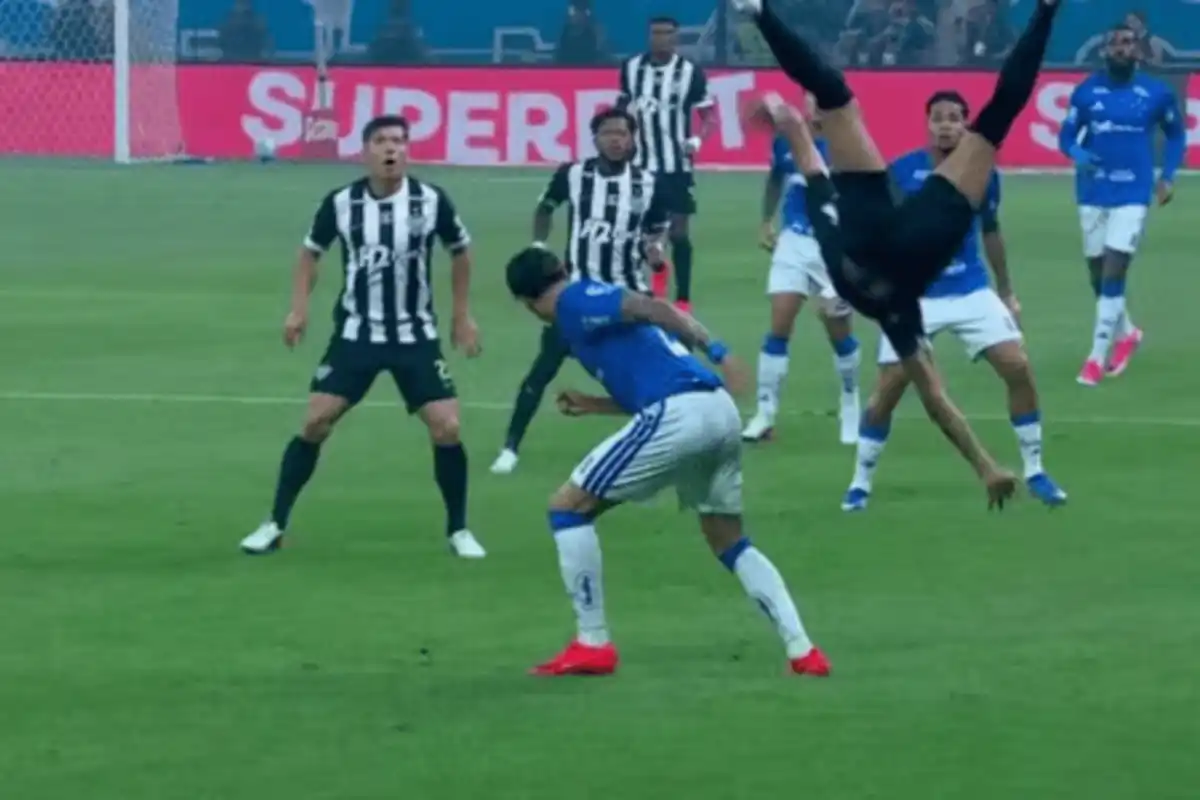 ERA PRA VERMELHO? Ex-árbitro comenta entrada forte de Kaio Jorge no clássico