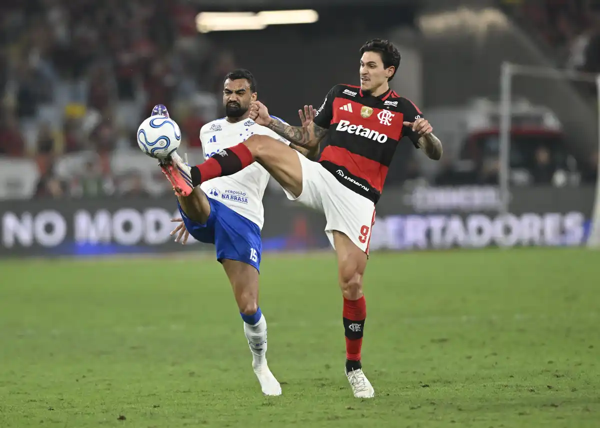 Fabrício Bruno pede desculpas e reconhece falhas do Cruzeiro na derrota para o Flamengo