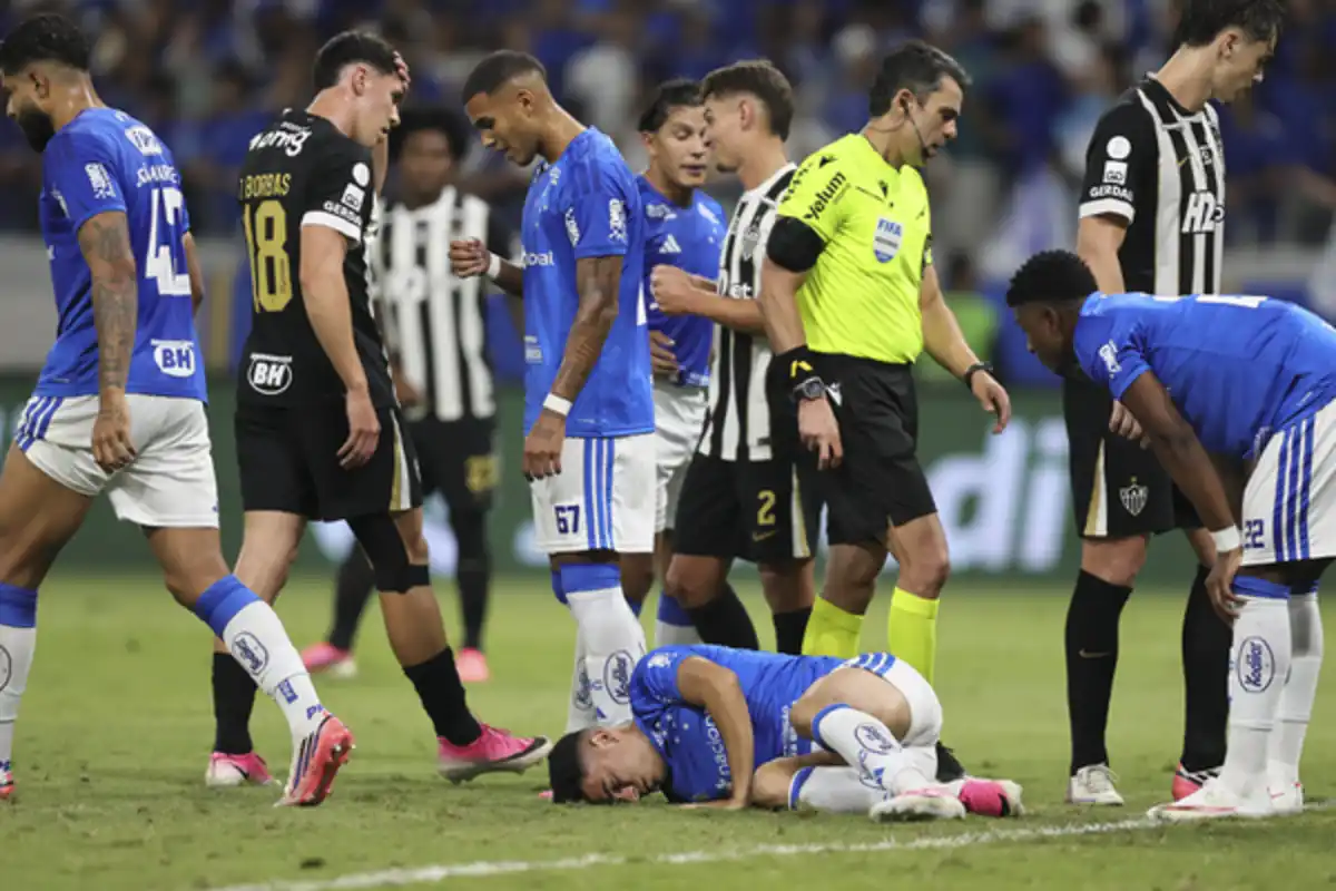 Bruno Rodrigues sofre fraturas na face e costela após choque em clássico