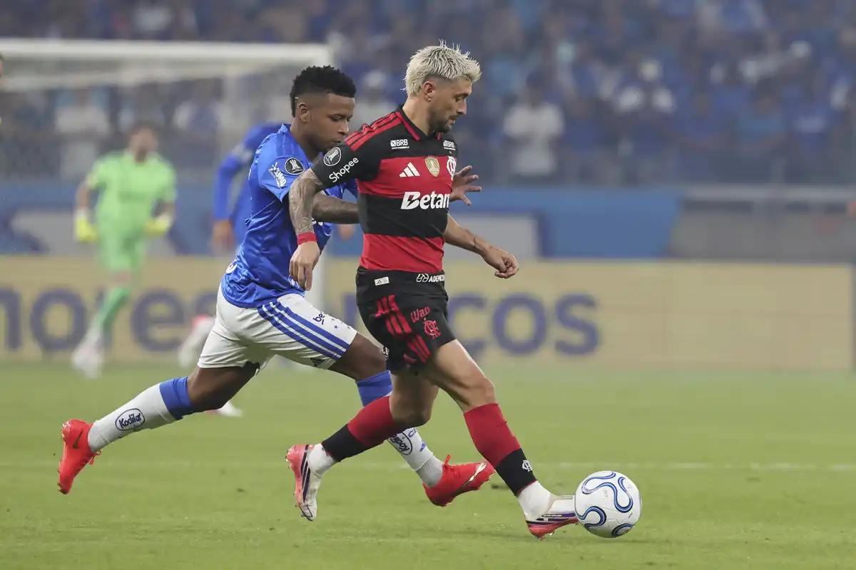 Cruzeiro busca manter invencibilidade fora de casa em duelo decisivo contra o Flamengo no Maracanã