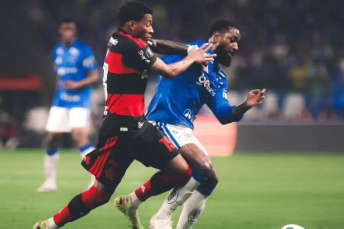 Cruzeiro dá show no Mineirão e desbanca Flamengo em vitória crucial pela Série A