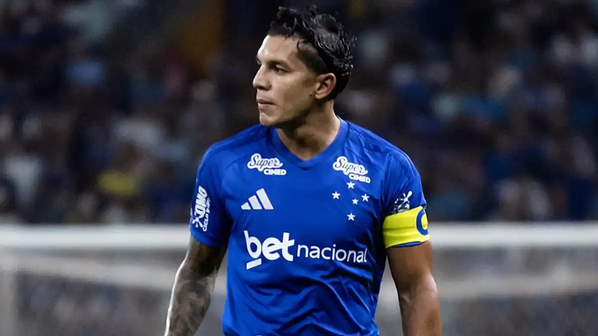 Marca histórica! Lucas Romero se torna o estrangeiro com mais jogos na história do Cruzeiro