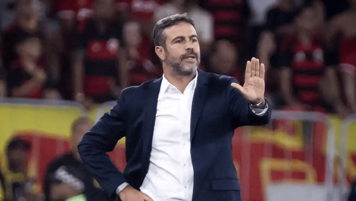 Artur Jorge pede resposta imediata do Cruzeiro após eliminação na Libertadores e confronto decisivo com Flamengo
