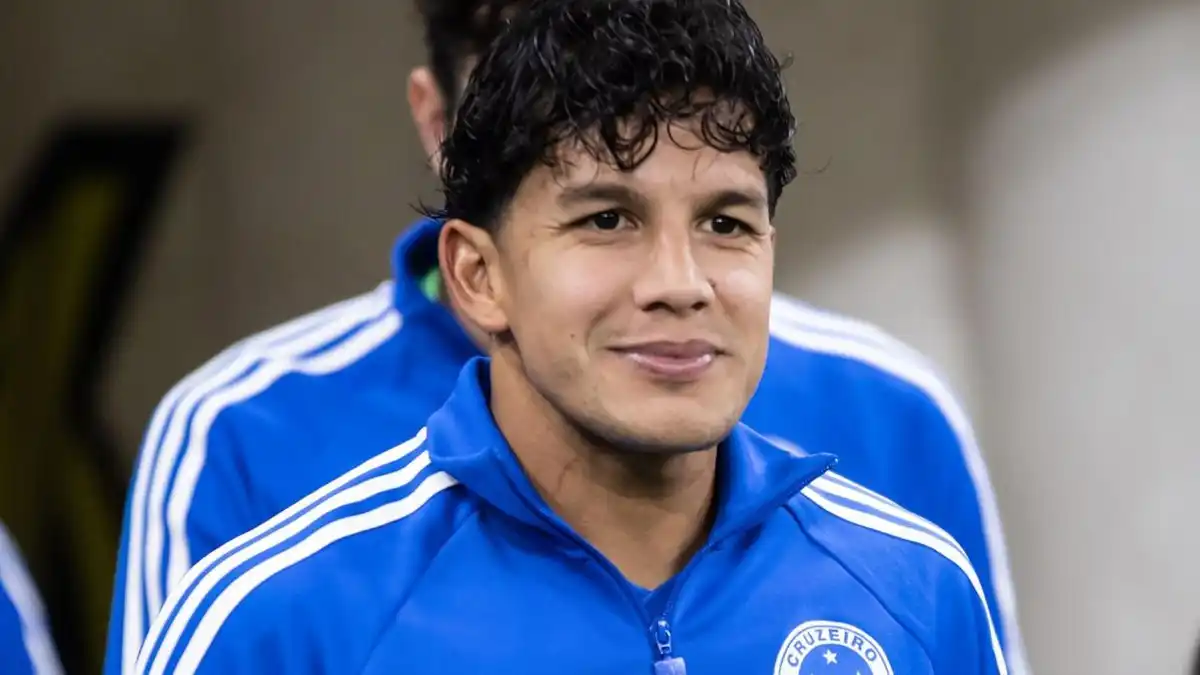 Lucas Romero se torna o único estrangeiro a atingir 300 partidas pelo Cruzeiro e faz história no clube