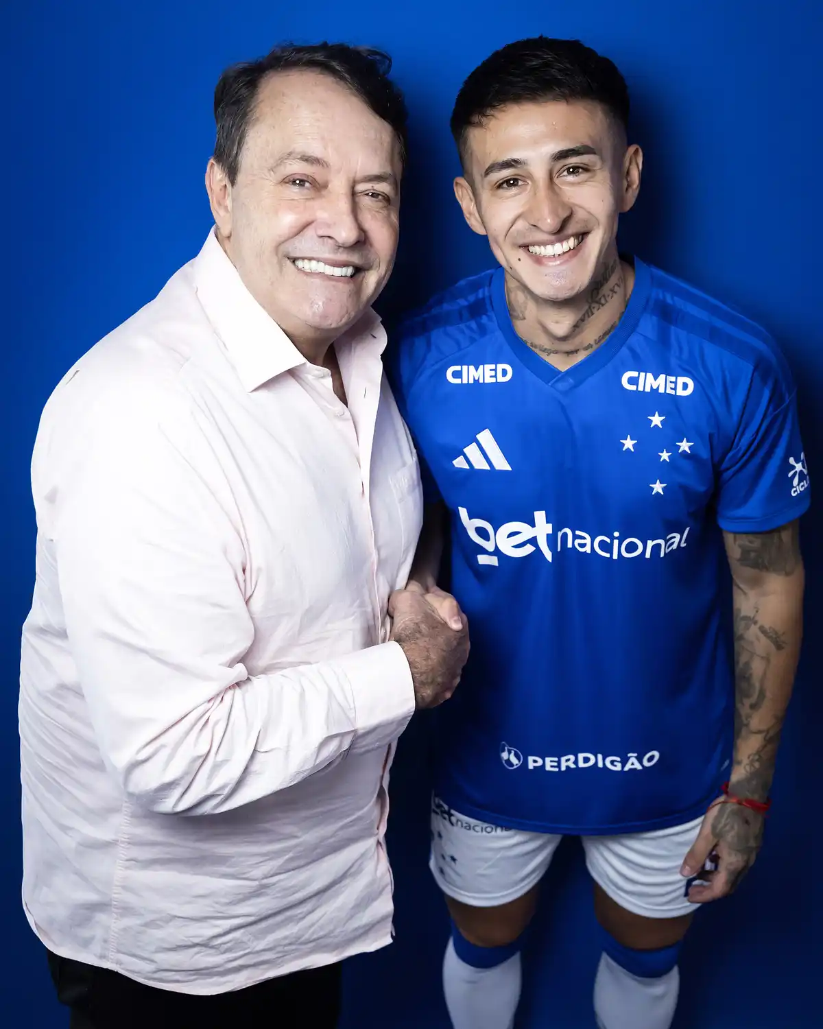 Pressão aumenta no Cruzeiro enquanto elenco se reforça antes do duelo decisivo contra o Flamengo