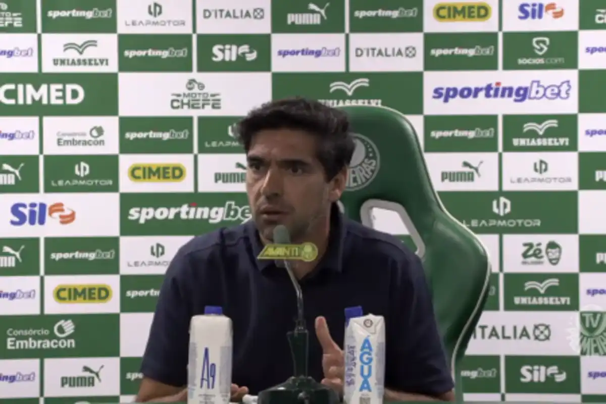 Abel Ferreira exalta o Cruzeiro após vitória rival em coletiva de imprensa