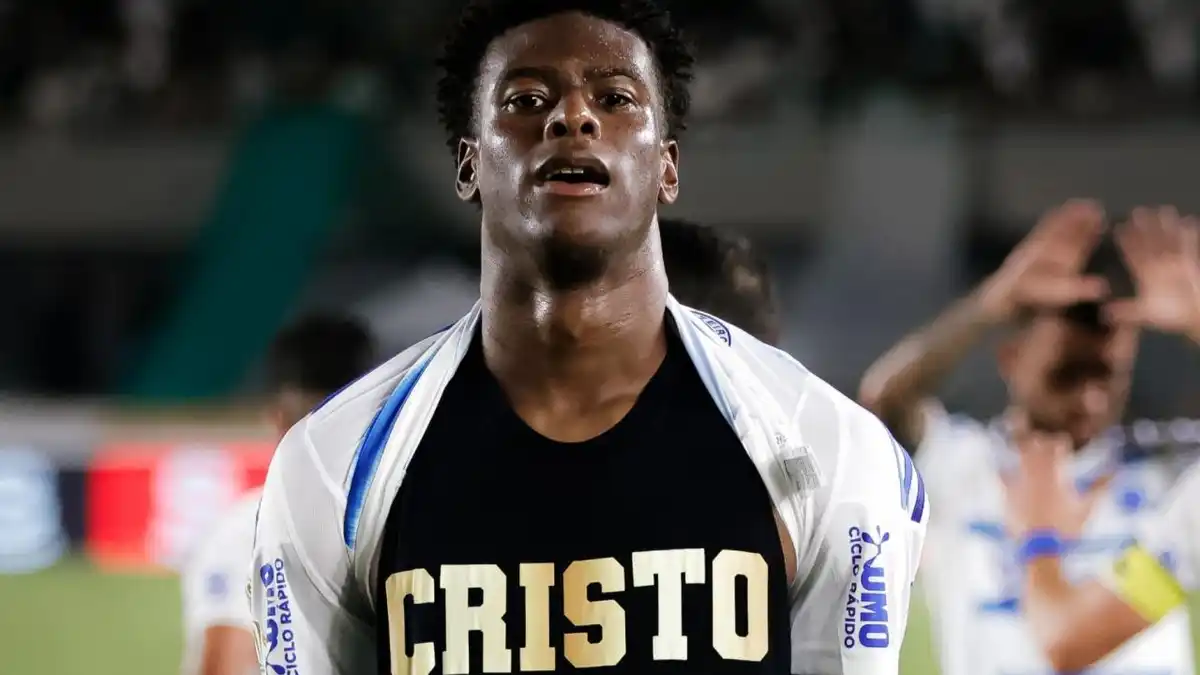 Cruzeiro recusa proposta de 13 milhões e mantém Jonathan Jesus como pilar na defesa