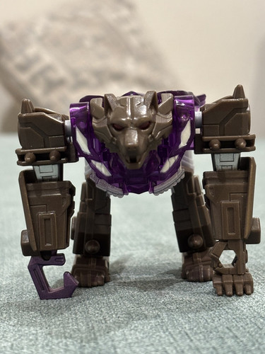 Transformers Cyberworld Energon Surge Wave 5 Cyber Changers Lockdown In Hand Images 5.jpg