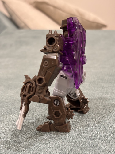 Transformers Cyberworld Energon Surge Wave 5 Cyber Changers Lockdown In Hand Images 4.jpg