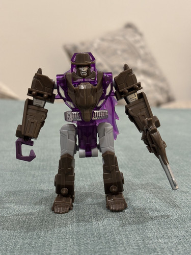 Transformers Cyberworld Energon Surge Wave 5 Cyber Changers Lockdown In Hand Images 1.jpg