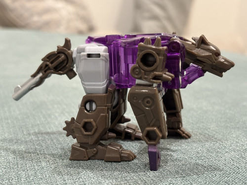 Transformers Cyberworld Energon Surge Wave 5 Cyber Changers Lockdown In Hand Images 6.jpg