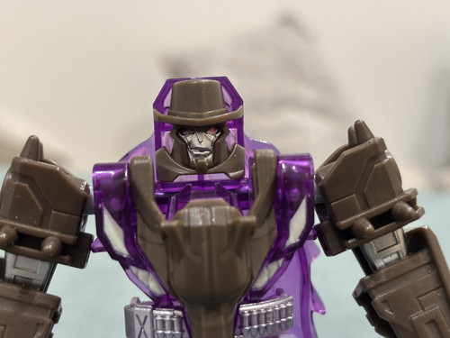 Transformers Cyberworld Energon Surge Wave 5 Cyber Changers Lockdown In Hand Images 3.jpg