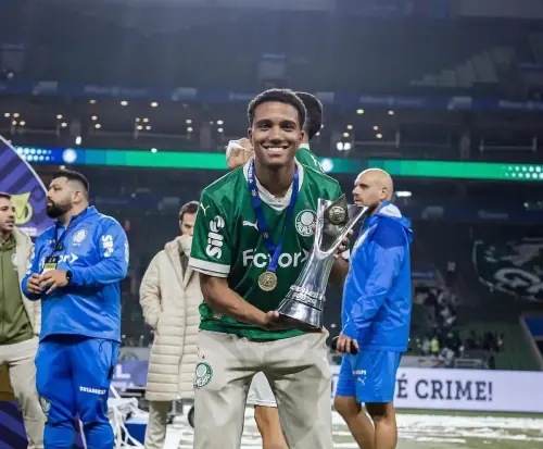 Abel Ferreira Promete Bônus em Dobro para Joia do Palmeiras