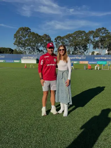 Leila Apresenta Apoio a Abel e ao elenco do Palmeiras em Pré-Jogo Crucial da Libertadores