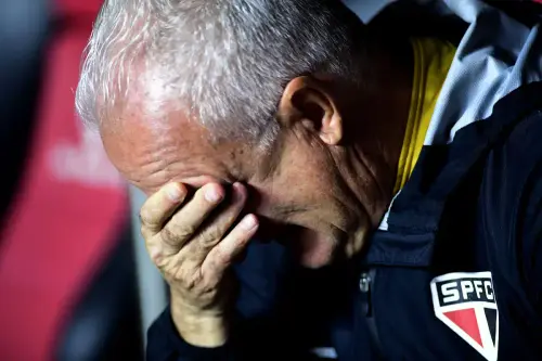 NÃO PODIA TER PERDIDO: Dorival critica atuação "irreconhecível" após queda contra o Boca