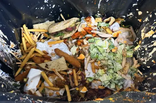 bolsas de basura desperdicios comida llenas restos la mayoría ellas vistas en restaurantes hotel y c.webp