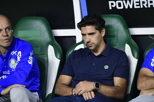Abel destaca expulsão e falta de aproveitamento do Palmeiras: "Ainda temos 90 minutos para reverter"