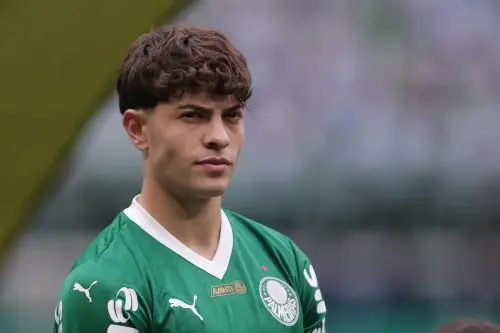 SAÍDA PARA EUROPA? Napoli tenta contratação de titular do Palmeiras