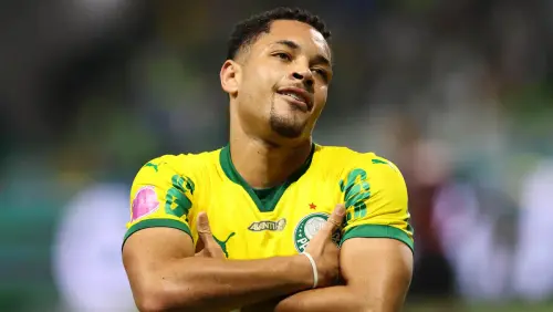 NA SECA: Vitor Roque completa cinco meses sem marcar e busca reabilitação