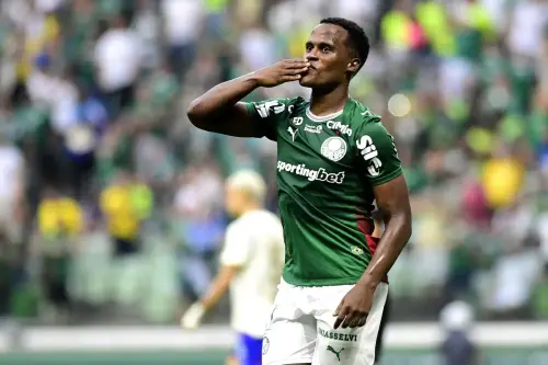 Aurias brilha na vitória do Palmeiras, enquanto Flaco reencontra o caminho das redes após a Copa