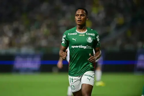 IMPRESSIONANTE! Mesmo no ataque, Jhon Arias se destaca como segundo maior desarmador do Brasileirão