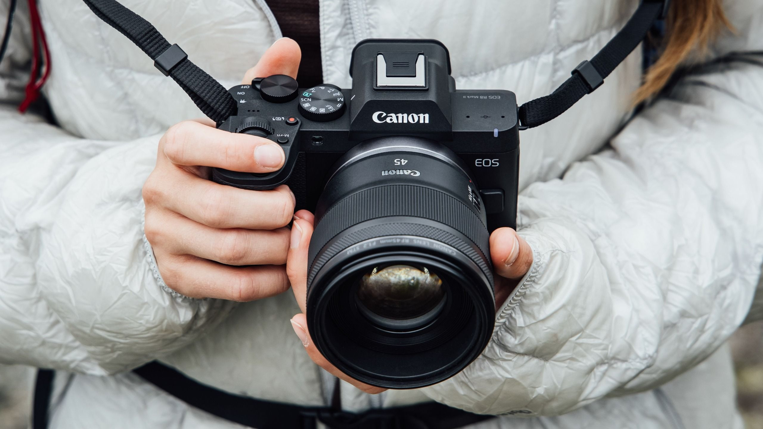 Canon EOS R8 Mark II: Thiết Kế Retro & Hiệu Năng Full Frame Đỉnh Cao