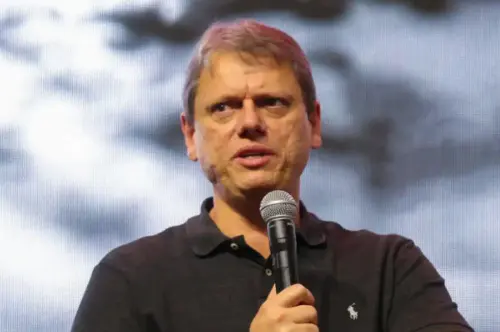 Sabatina expõe incoerências entre narrativa de Tarcísio e realidade da administração em São Paulo