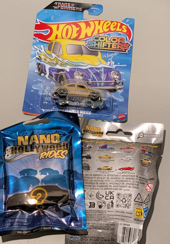 Hot Wheels x Transformers Color Shifters Bumblebee In Hand Images 00.jpg