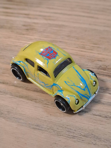 Hot Wheels x Transformers Color Shifters Bumblebee In Hand Images 02.jpg
