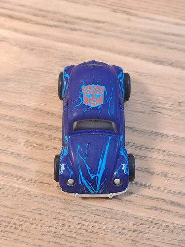 Hot Wheels x Transformers Color Shifters Bumblebee In Hand Images 04.jpg
