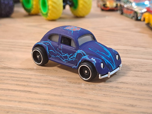 Hot Wheels x Transformers Color Shifters Bumblebee In Hand Images 03.jpg