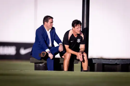 Diretoria do Corinthians banca Fernando Diniz após queda na Libertadores