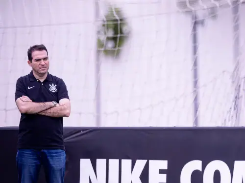Corinthians abre conversas para renovar com dupla após vexame na Libertadores