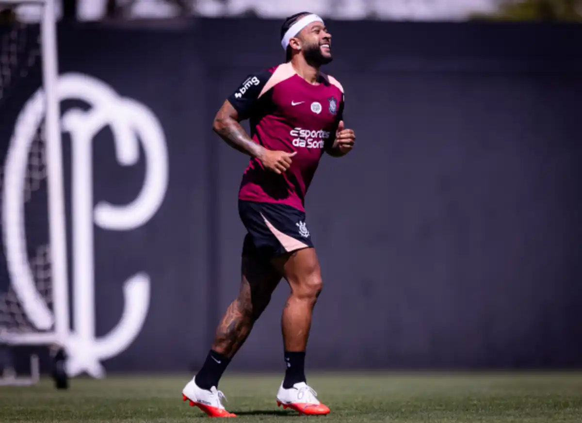 Memphis Depay ignora regra da Conmebol e gera multa ao Corinthians