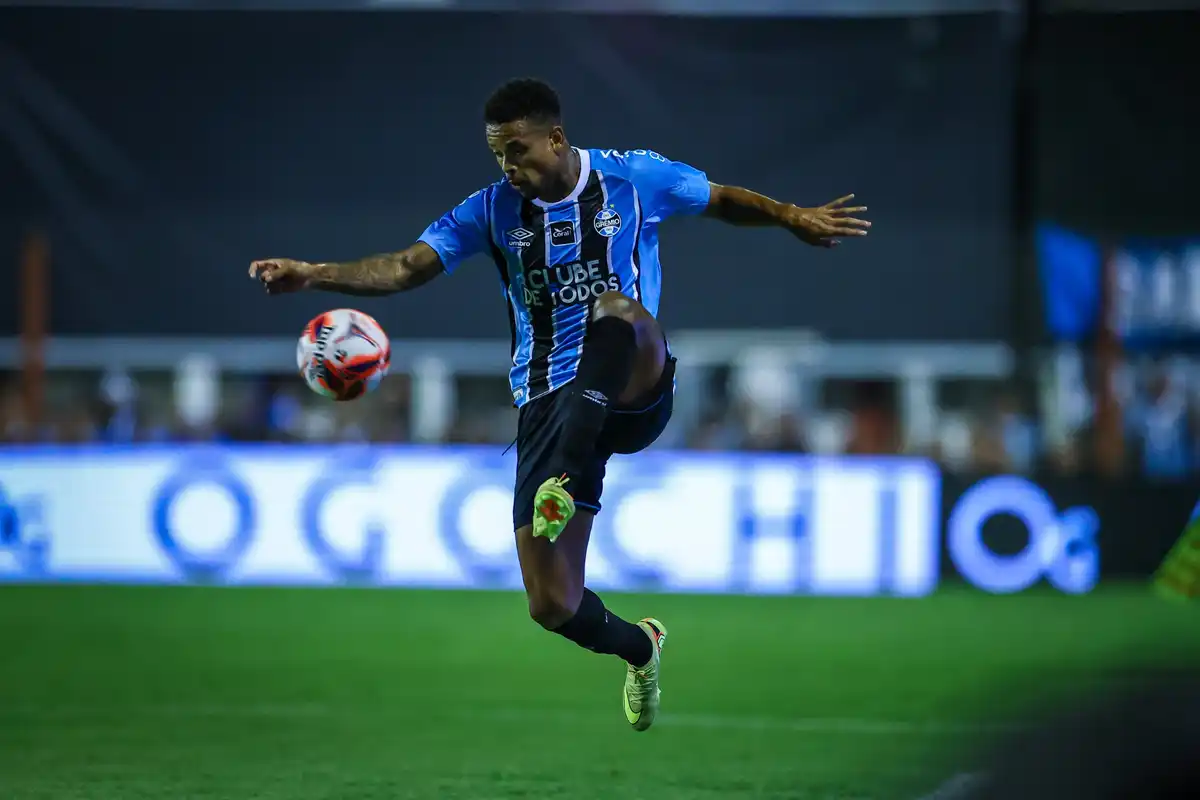 DESFALQUES PREOCUPAM! Grêmio enfrenta Botafogo com desfalques na titularidade
