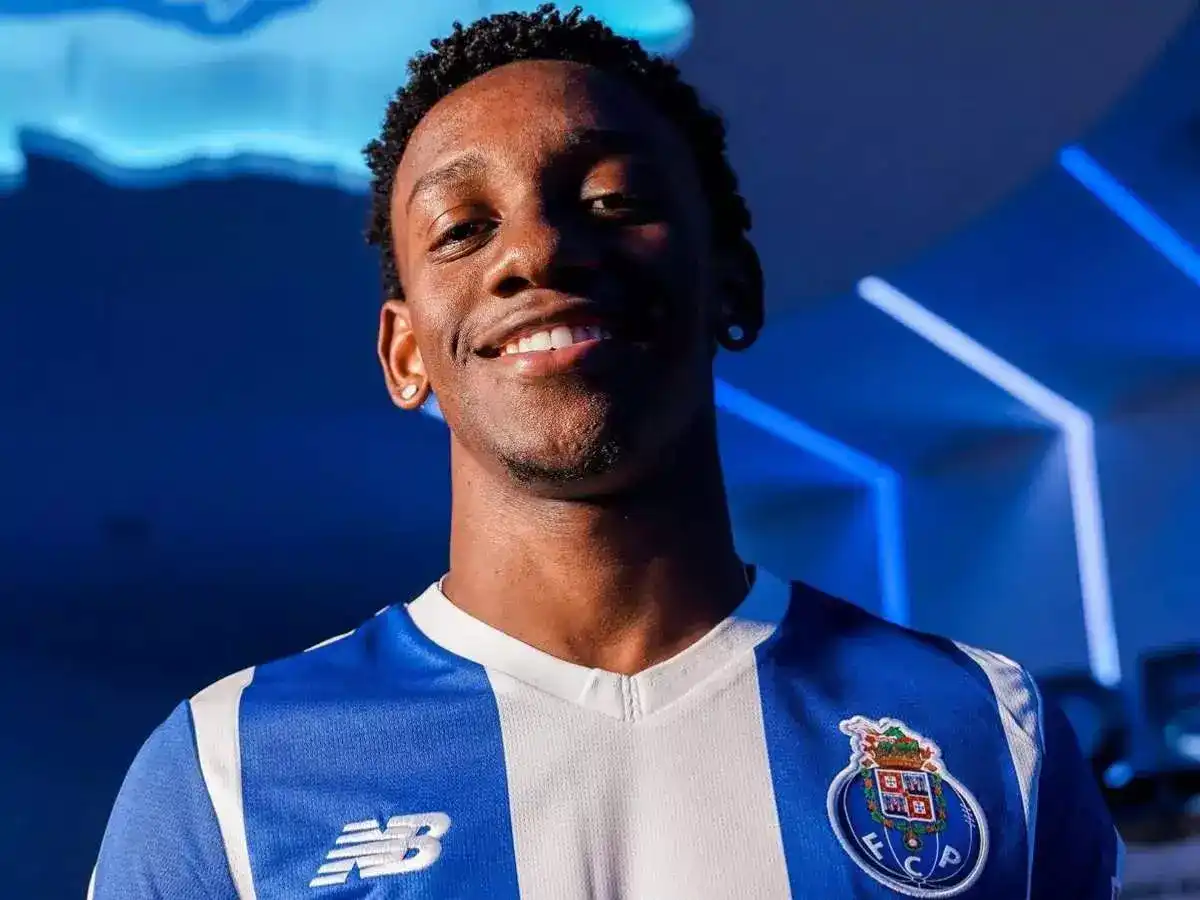 PAGOU DÍVIDA MILIONÁRIA! Grêmio usa valor da venda de Mec para quitar dívida com empresário